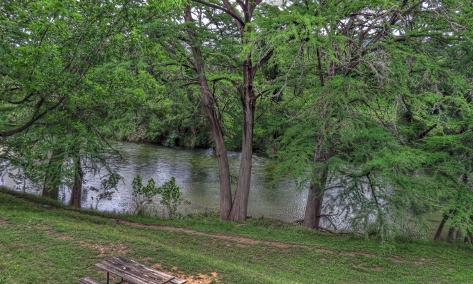 Rio Frio Cabin | LUXURY LOG CABIN #2 FRIO RIVER WATER FRONT