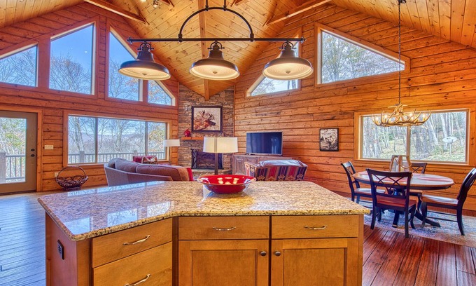 Maggie Valley Cabin | Luxury, Maggie Valley log cabin, with views, in breathtaking Smoky Mountains