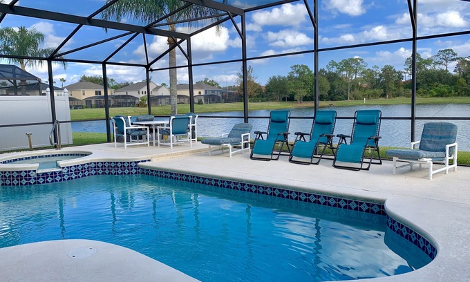 Lake Berkley Villa | Luxury magnificent South Facing Pool/Spa Lakefront View Free WiFi Game Room