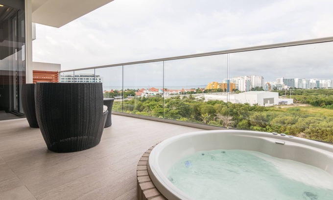 La Boquilla Apartment | Luxury Martinique Condo w/ Jacuzzi - Las Americas