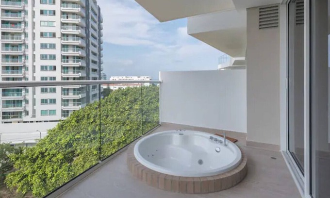 Cartagena Apartment | Luxury Martinique Condo w/ Jacuzzi - Las Americas֎