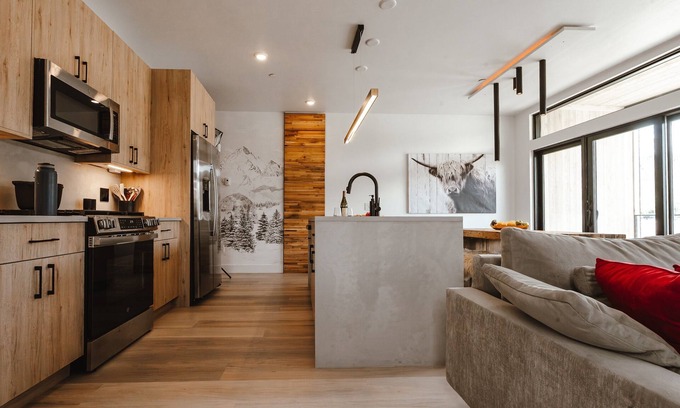 Silverthorne Condo | Luxury modern | Central Ski | No stairs | EV!