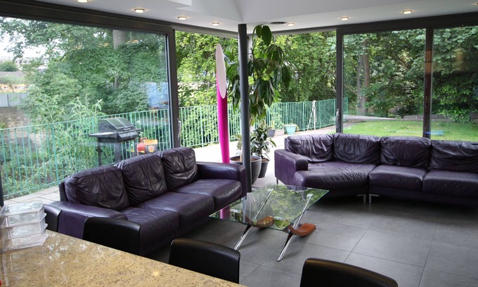 Murrayfield House | Luxury modern, large house close to citycentre, overlooking the river with patio