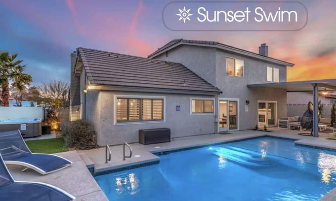 Green Valley North Apartment | Luxury Modern Pool Jacuzzi 15 min to Vegas Strip