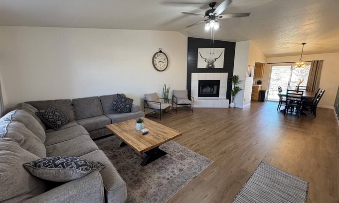 Lake Havasu City House | Luxury-modern 3-bedroom house with gym, bar, backyard paradise and boat parking