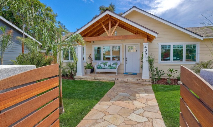 Townsite House | Luxury Monarch Estate – 3 Units | A/C | Walk to Beach, Pier & Dining
