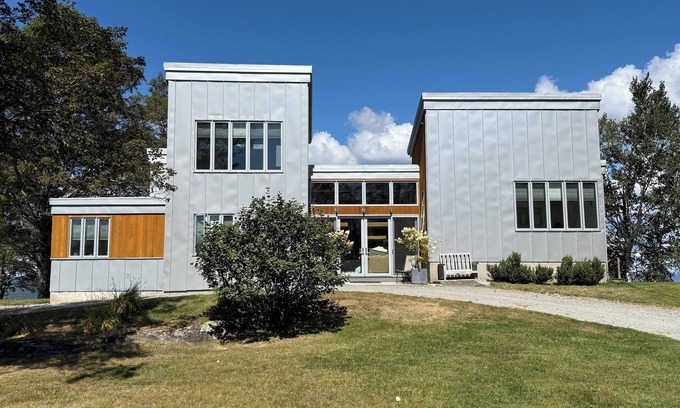 Stratton Mountain House | Luxury Mountain Chalet, Hot Tub, Fire Pit & Panoramic Stratton Views