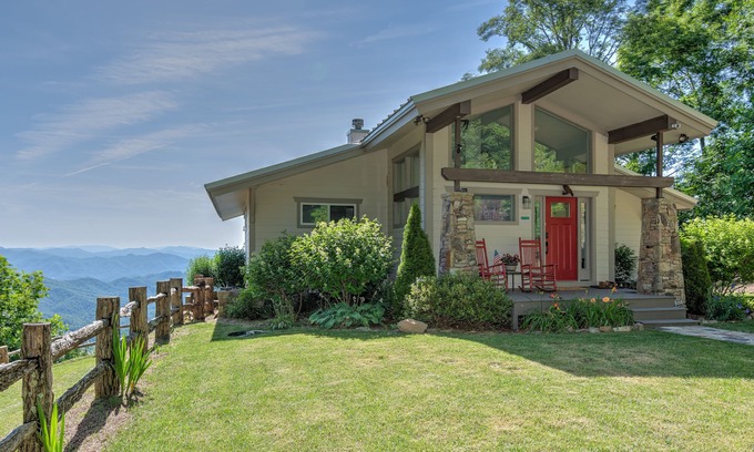 Bryson City House | Luxury Mountain Home - Incredible View & New Hot Tub - Near GSMNP - Sleeps 6