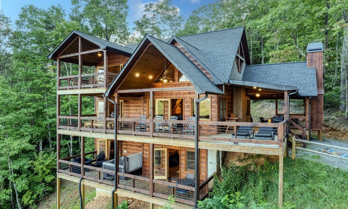 Blue Ridge Cabin | Luxury mountain/lake view cabin in Blue Ridge
