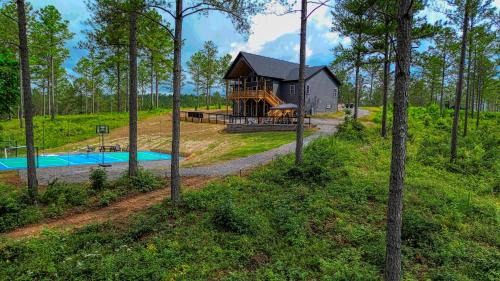 Ellijay House | Luxury Mountain Lodge, Pickleball court, Sleep 16