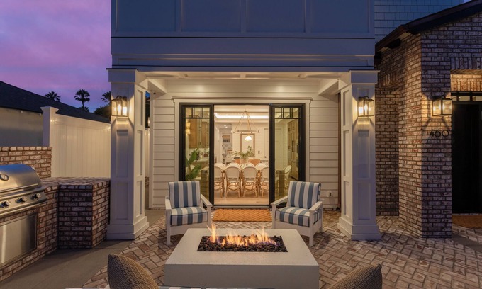 Beach Barber Tract House | Luxury New Build @ Windansea Beach- AC, Fire Pit, 2-Car Parking