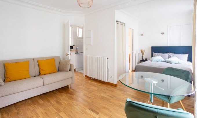 Faubourg-du-Roule Apartment | Luxury next to the Champs Elysées near Charles de Gaulle Etoile metro station