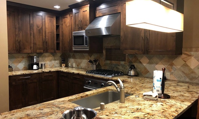 Truckee Condo | Luxury Northstar Lodge for New Years 500 feet away from the ski gondola!