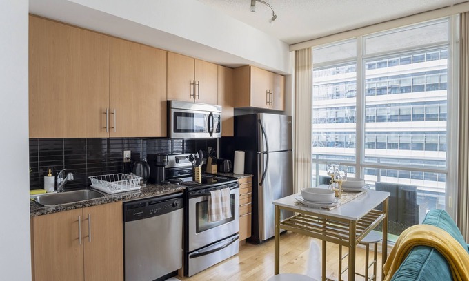 Central Waterfront Condo | Luxury Oasis In Downtown Toronto next to CN Tower/Scotiabank Arena