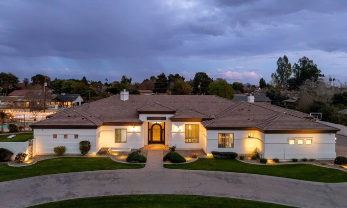 Phoenix House | Luxury Oasis with Entertainment & Amazing Backyard