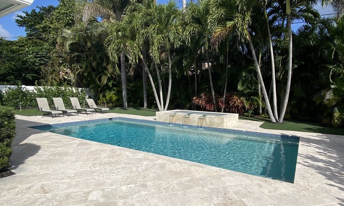 Totterdale House | LUXURY OASIS WITH HEATED POOL & SPA NEAR DOWNTOWN DELRAY & THE BEACH
