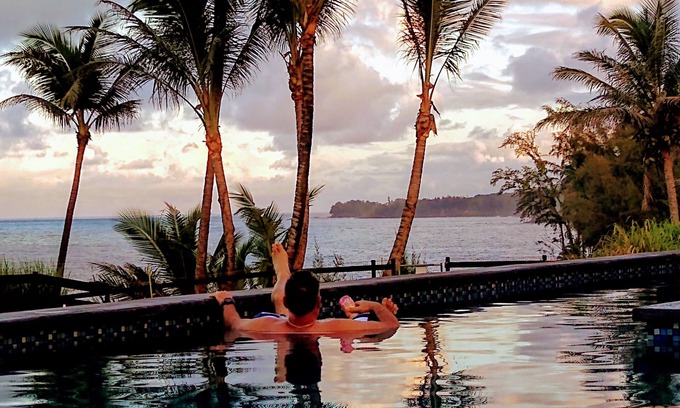 Hakalau House | Luxury Oceanfront Apartment Gated Cliffside Estate - Solar - Beach 10m walk