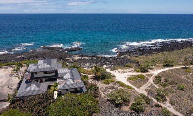 Kailua-Kona House | Luxury Oceanfront Estate