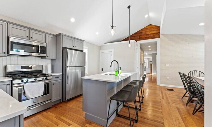 Saratoga Springs House | Luxury on Lincoln by Saratoga Stays