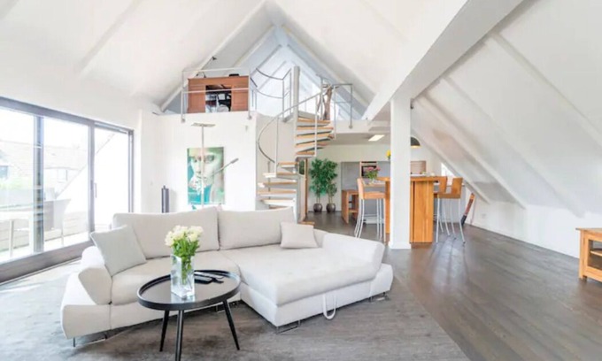 Ruettenscheid Apartment | Luxury penthouse with its own elevator in popular Rüttenscheid near the trade fair