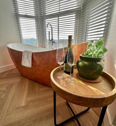 Bowness-on-Windermere Apartment | Luxury Pet-Friendly 2 Bed Retreat in Central Bowness with Copper Roll-Top Bath & Sun Terrace