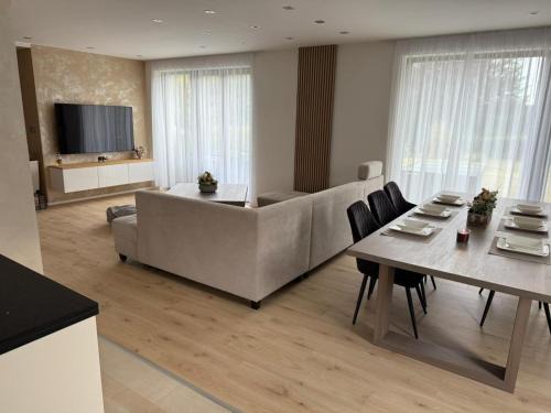 Herink Villa | Luxury Prague House with Car