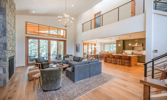 Ronald House | Luxury, Private Suncadia NEW Build, 4 KING SUITES, Bunk Room, Hot tub, Game Room