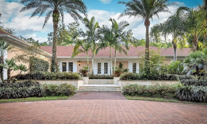 Lake Wales House | Luxury Private Tropical Florida Home - Close to Disney/Universal/Legoland
