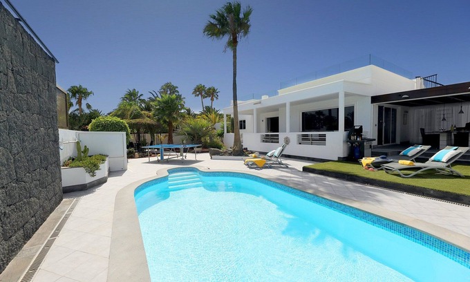 Puerto Calero Villa | Luxury Puerto Calero Villa | Casa Nublo | 3 Bedrooms & Private Pool | Terrace.