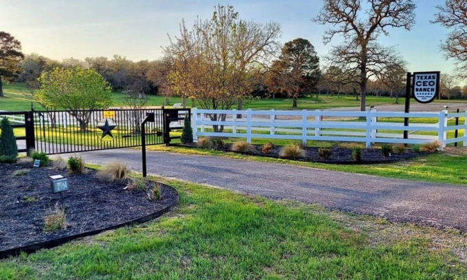 Smithville Resort | Luxury Ranch Retreat with Pool, Hike & Bike Trails & Golf-Close to COTA & Austin