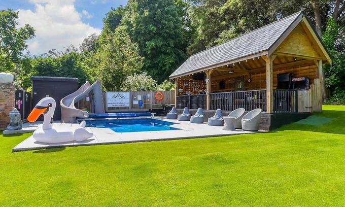 Deal House | Luxury retreat 32% pool Jacuzzi games bar oasis