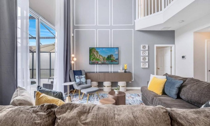 Solana House | Luxury Retreat w/Heated Pool near Disney!