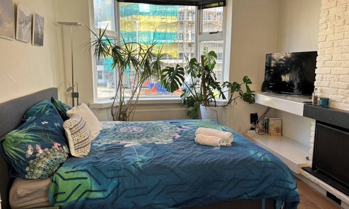 Groningen Bed & Breakfast | Luxury Room in a Shared Duplex in the City Center