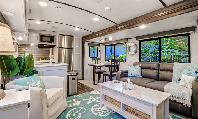 Central Naples House | Luxury RV experience w/all the amenities in central Naples!