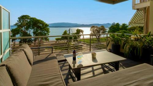Volos City Centre Apartment | Luxury Sea View 2BR Apt - Balcony & Free Parking
