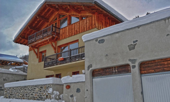 La Plagne-Tarentaise Ski Chalet | Luxury Self Catered Alpine Chalet, Sleeps 10 (4 Bdrms) In The Heart Of Paradiski