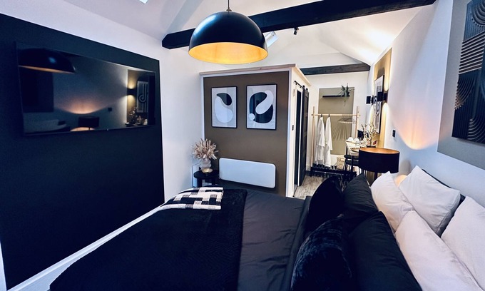 Radyr and Morganstown House | Luxury self-contained suite.