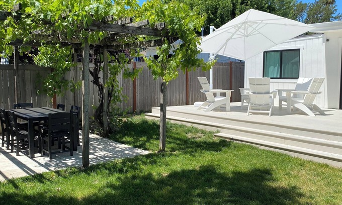 Sonoma House | Luxury Sonoma home with hot tub and beautiful deck and outdoor area