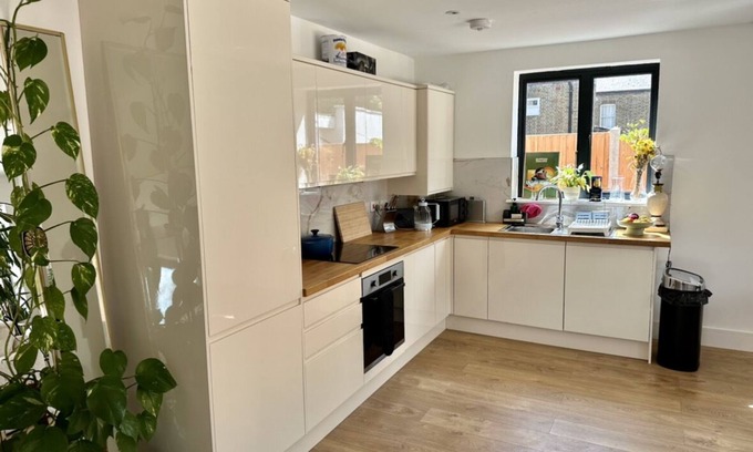 Tottenham Apartment | Luxury & spacious apartment, quick links to central london, tottenham stadium