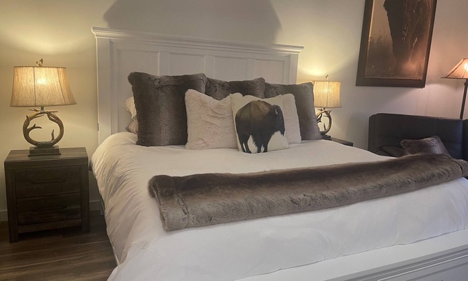 Bozeman Condo | Luxury Studio Condo, 1 King bed, Amazing Location!