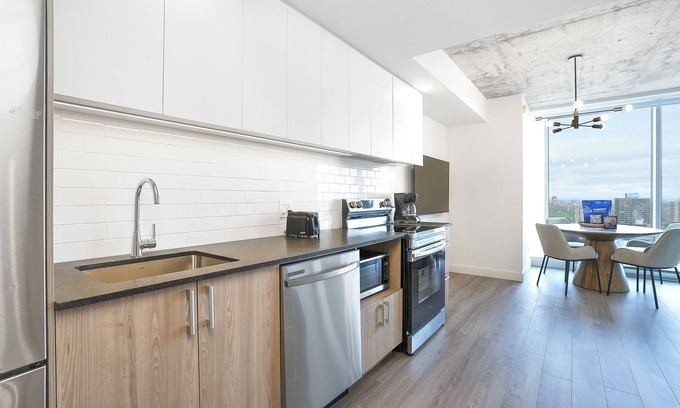 Quartier des Spectacles Apartment | Luxury Studio in Heart of MTL X304 | Metro access