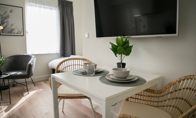 Scheveningen Badplaats Apartment | Luxury studio with king-size bed