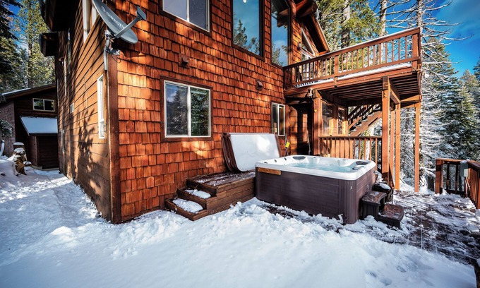 Twin Peaks House | Luxury Tahoe 5BR with Hot Tub. Near Sunnyside!