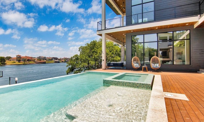 Kingsland House | Luxury Texas Retreat w/Dock on Lake LBJ