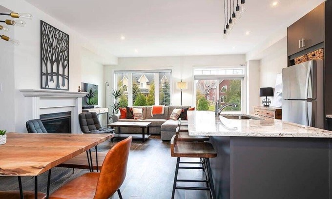 The Blue Mountains House | Luxury Townhome: Private Patio Shuttle, Trails!
