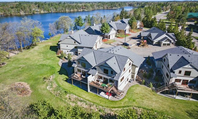 Crosslake Condo | Luxury Townhome|Heart of Crosslake|Beach and Pool