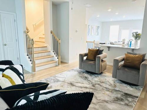 Fayetteville House | Luxury Townhome in Fayetteville