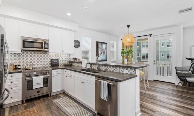 Townsite House | Luxury Townhome, Pool, w/AC