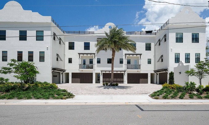 Clearwater Beach House | Luxury Townhome steps to the beachnSuper Host- 5 star Reviewed for 7 years now!