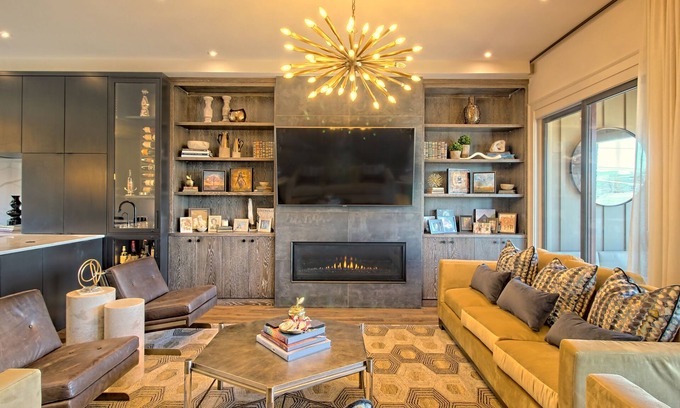 Greenville House | Luxury Townhome Walking Distance to Downtown